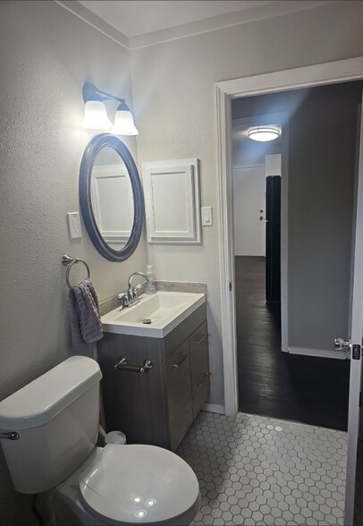 Building Photo - 5003 Lark Ave