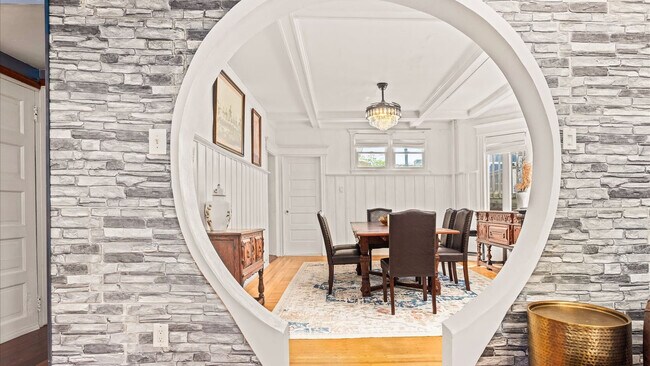 Building Photo - 27 S Oakland Ave