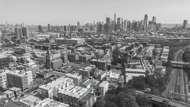 Building Photo - 241 Baldwin Ave