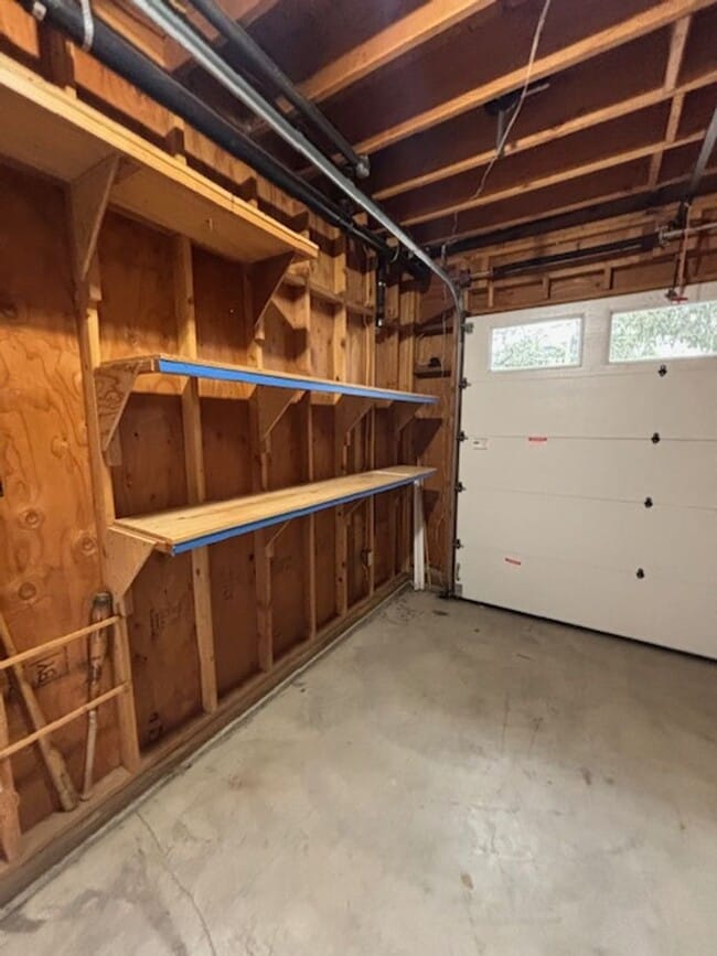 Building Photo - 2 Bedroom 1 Bath Apt in Newberg