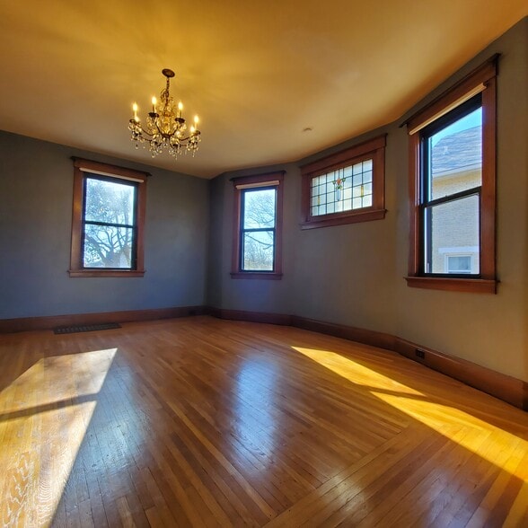 Building Photo - 3047 Feltz Ave