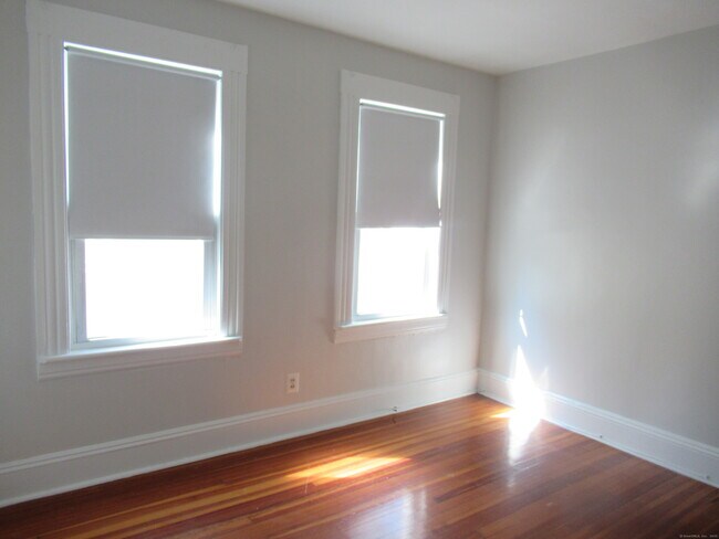 Building Photo - 783 Brewster St