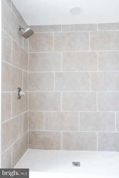 Building Photo - 3903 Fairview Dr