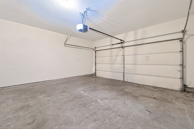 Building Photo - 21015 Blackstone Villa Ln