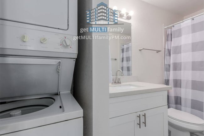 Building Photo - 515 W Pebble Beach Dr