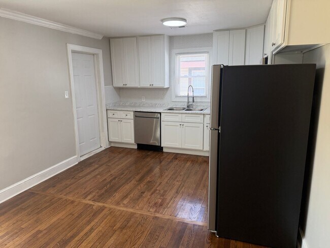 Building Photo - Updated Home Near Uptown with Fenced Backyard