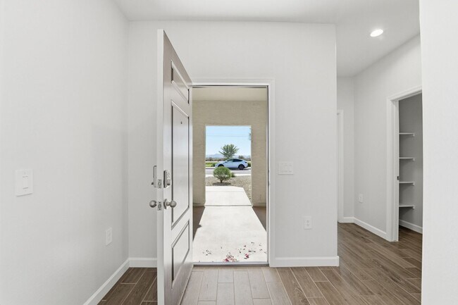 Building Photo - Modern 4-Bedroom Ranch-Style Corner Lot Home - *RENT SPECIAL*