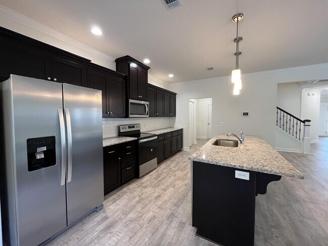 Building Photo - 679 Fairview Cir