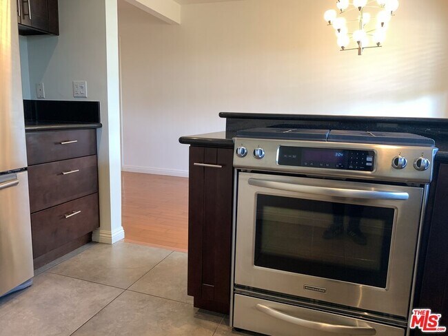 Building Photo - 1219 N Crescent Heights Blvd