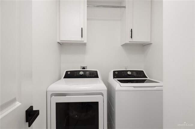 Building Photo - 18 Duncan Ln