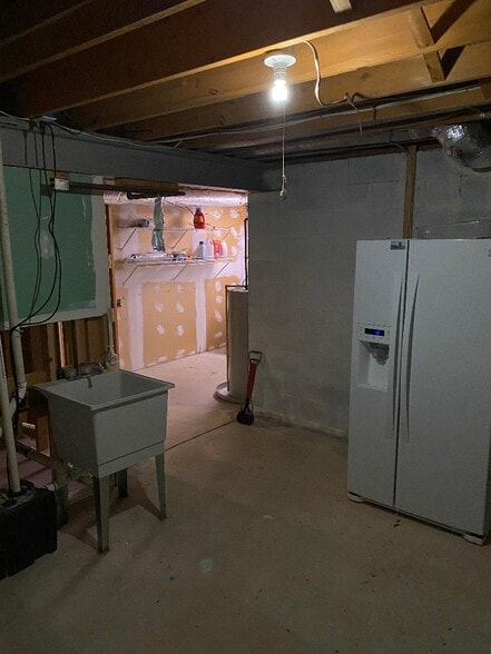 Building Photo - 111 Falcon Ln