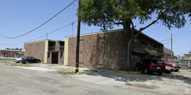 Building Photo - Chesterfield Apartments