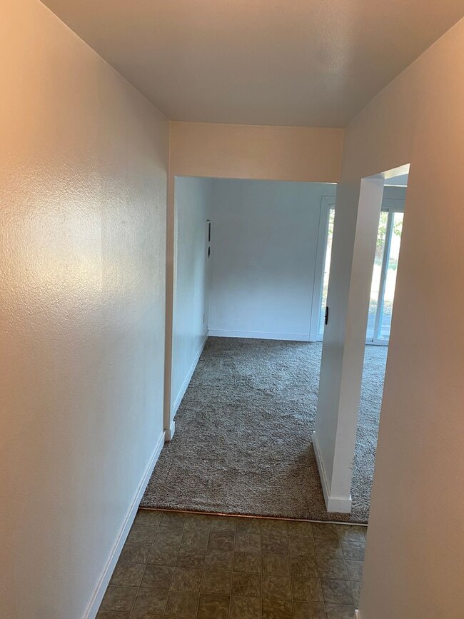 Building Photo - 205SE12