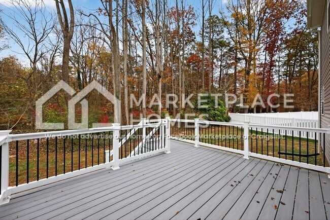 Building Photo - 807 Sun Vly Wy