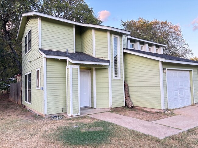 Building Photo - 8107 Hood Cir