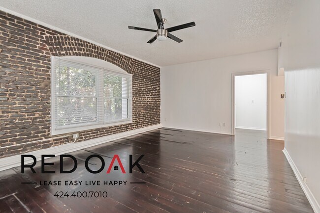 Building Photo - 854 S Oxford Ave