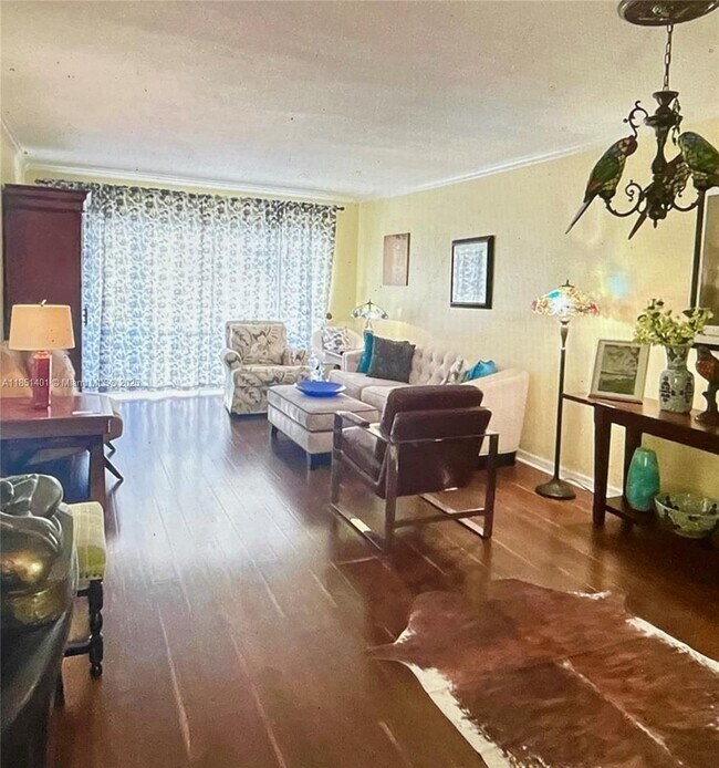 Building Photo - 2801 N Palm Aire Dr