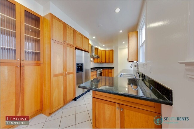 Building Photo - Marina: Immaculate Flat w/ 2 Bedrooms + Su...