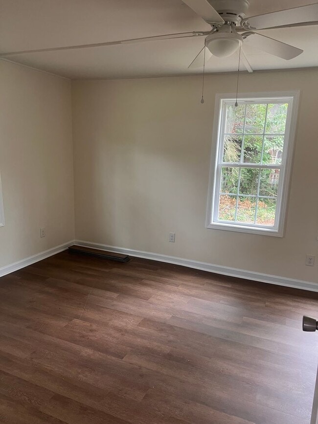 Building Photo - One Bedroom /One Bath House