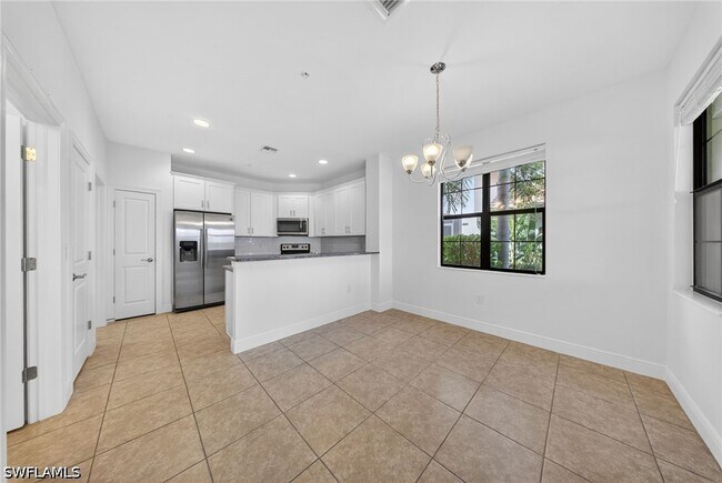 Building Photo - 1435 Santiago Cir