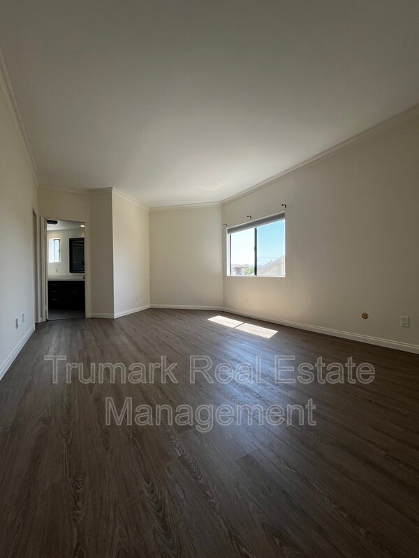 Building Photo - 412 N Kenwood St