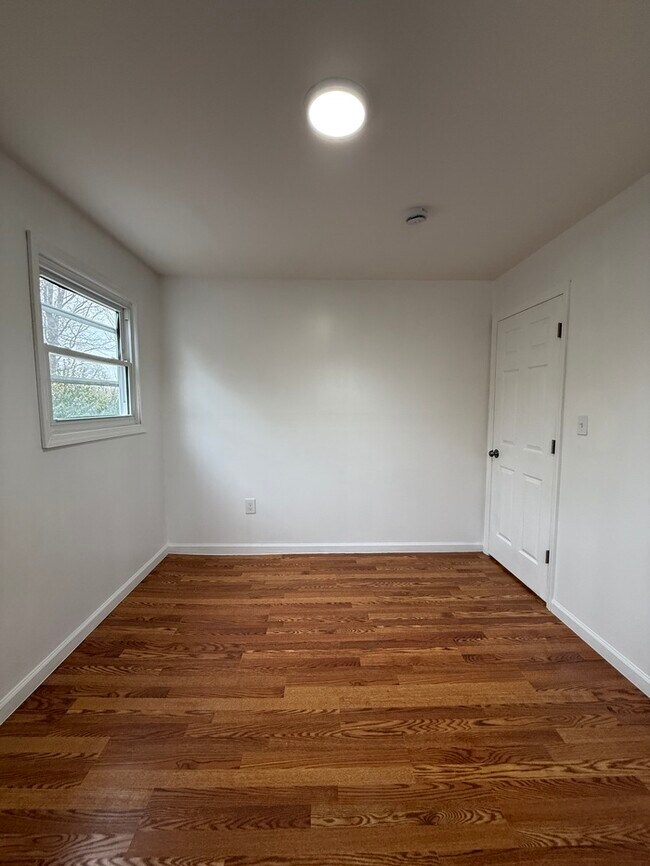 Building Photo - 23 Lamont Rd