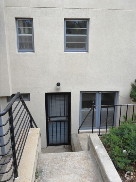 Building Photo - 533 22nd St