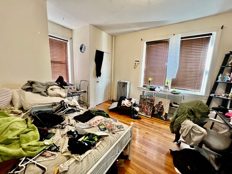 Building Photo - 66 Egmont St