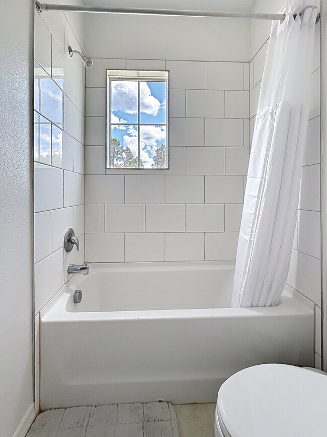 Building Photo - Beautiful New Townhome in The Townes at Cross Creek | New Tampa!
