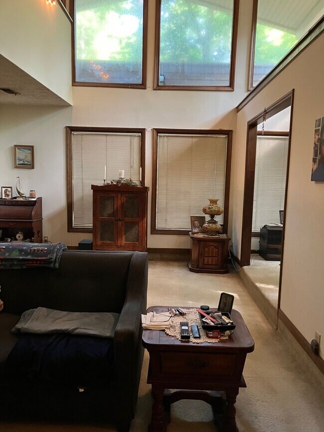 Building Photo - 4852 Rosewell Dr
