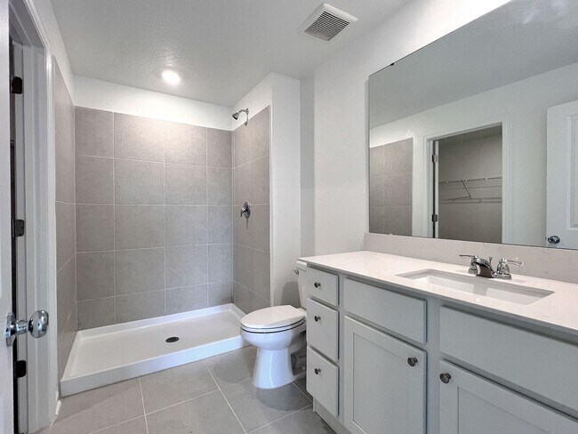 Building Photo - 2240 Crown Rock Blf Dr