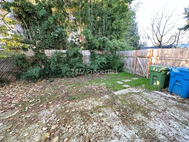 Building Photo - Charming 2 BD | 2 BA Home with A/C in Salem