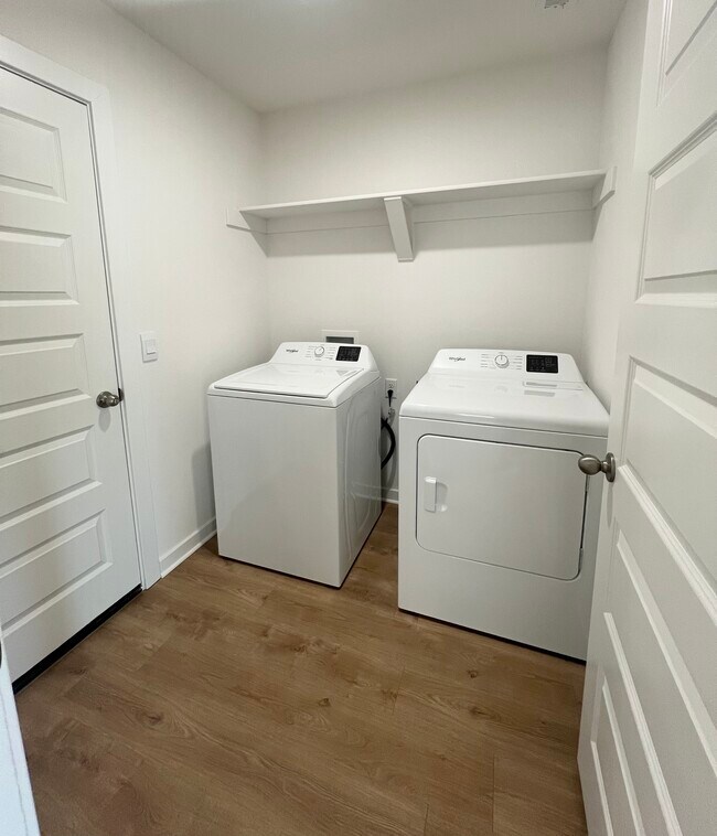 Building Photo - 561 Shepherd St