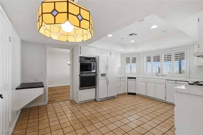 Building Photo - 3321 Basque St