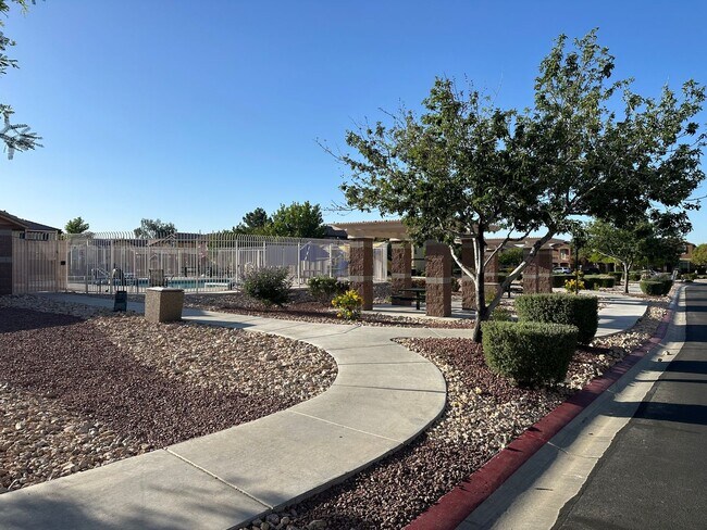 Building Photo - NW 3 bedroom!! Community Pool!! Playground...