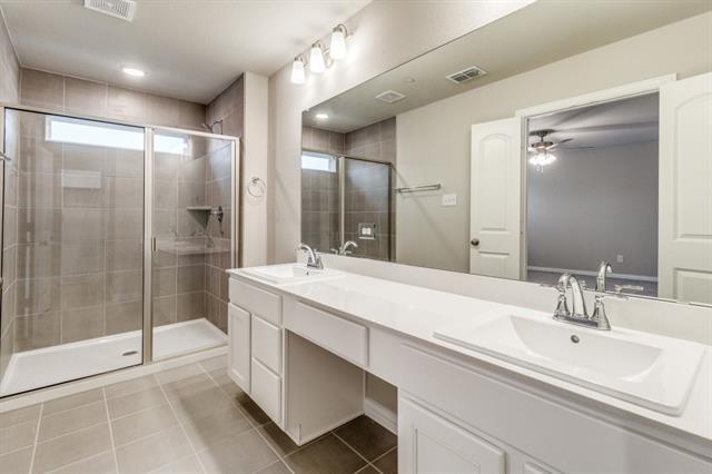 Building Photo - 3740 Paradise Way