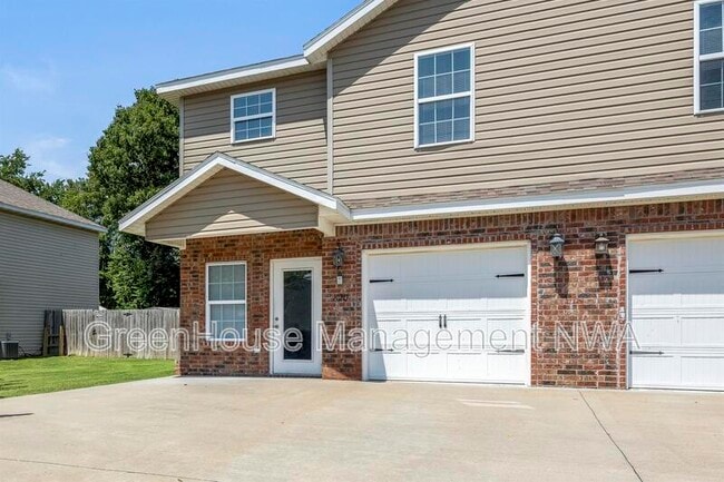 Building Photo - 820 Baker St NW