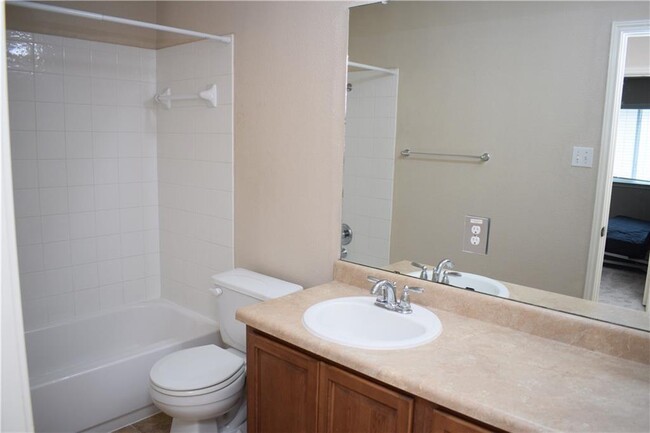 Building Photo - 320 Altamont St