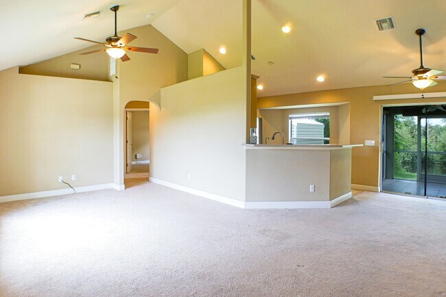 Building Photo - Beautiful 3 beds 2 bath 2-story home overv...