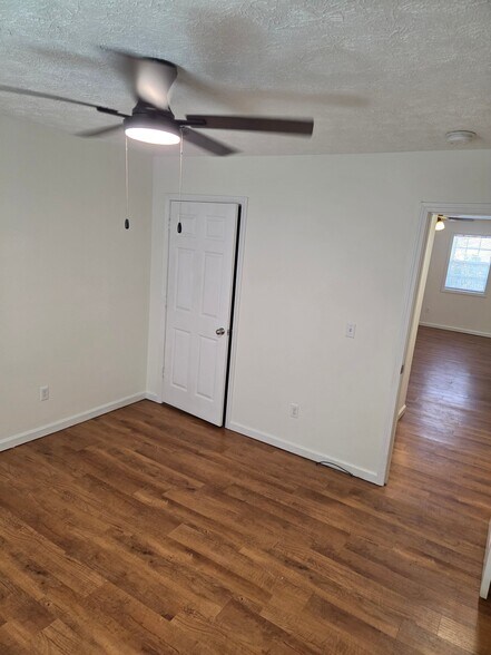 Building Photo - 102 Lauderdale Dr