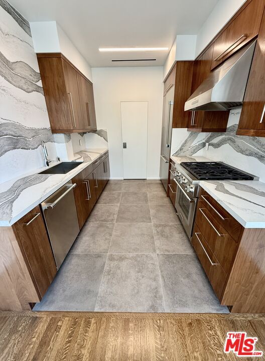 Building Photo - 1302 N Sweetzer Ave