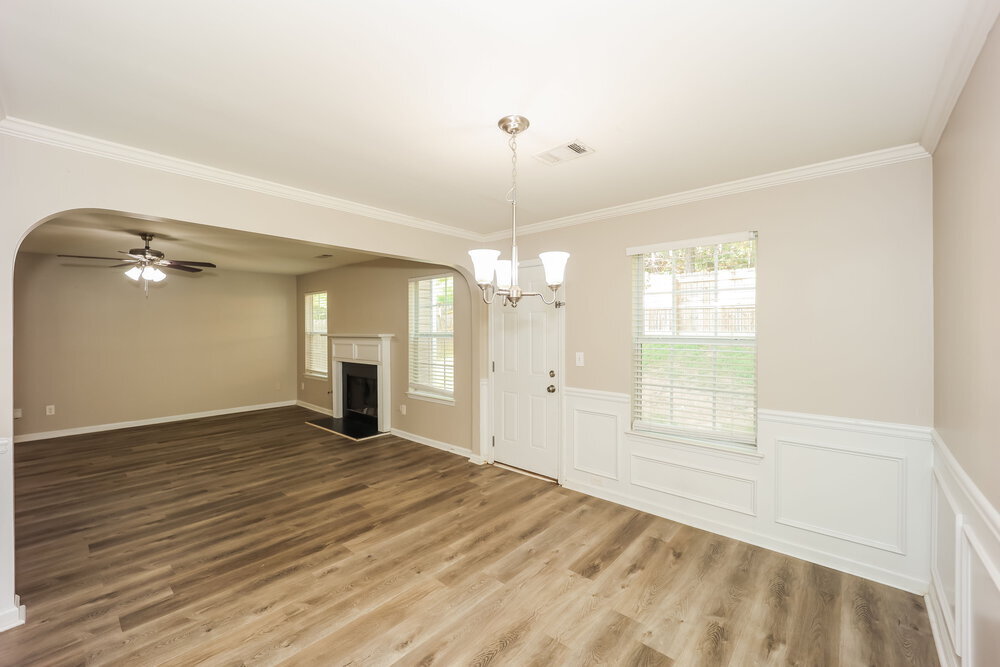 Building Photo - 5584 Bluegrass Dr