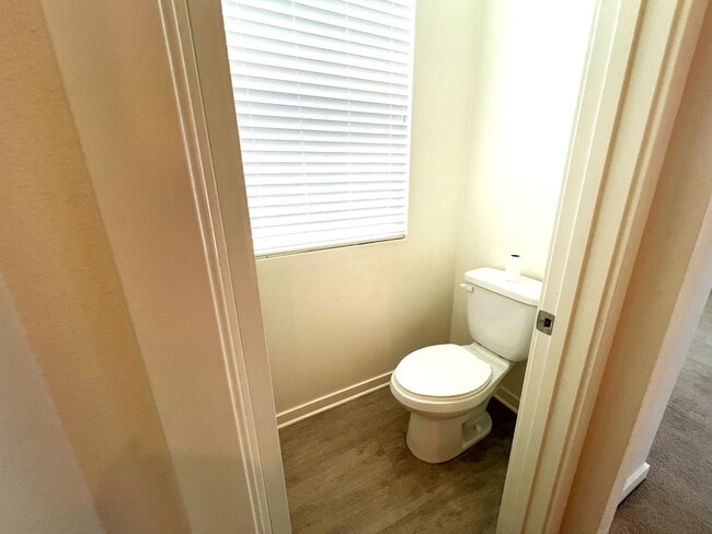 Building Photo - Beautiful 2 Bedroom, 2.5 Baths Townhome in...