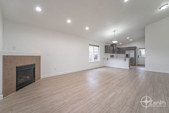 Building Photo - 10402 NE 67th Ave