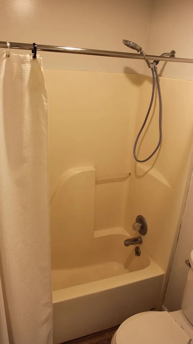 Building Photo - 1005 Weschester Ct