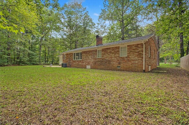 Building Photo - Ranch Home on Private lot in Chapel Hill