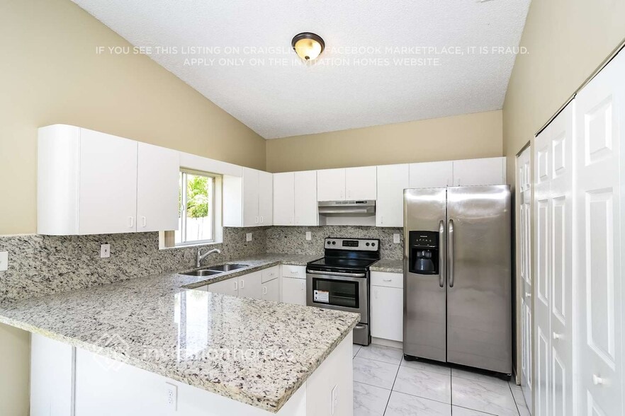 Building Photo - 14936 SW 39th St
