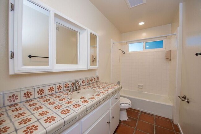 Building Photo - Anaheim Hills