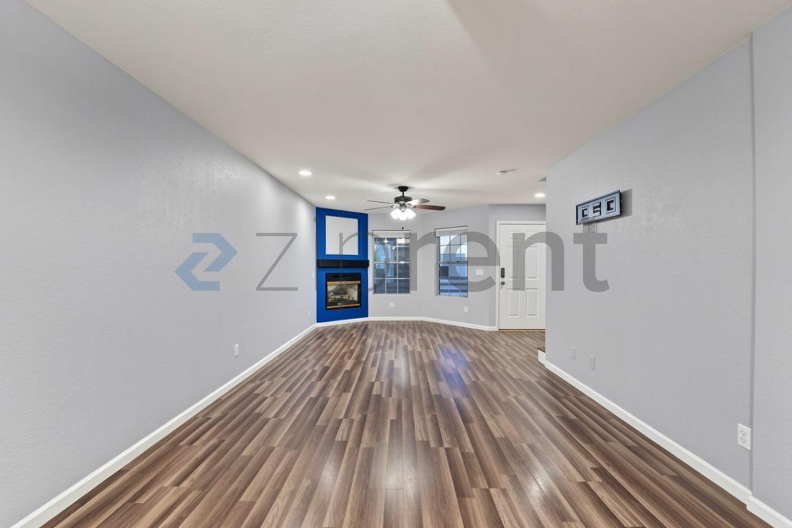 Building Photo - Unit 215