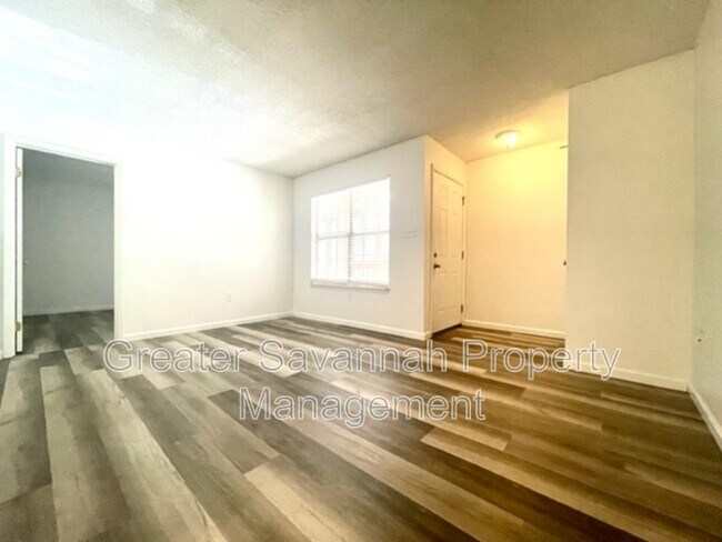 Building Photo - 401 N Cromwell Rd